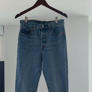 Levi's 501 Size 28 Denim (medium wash)